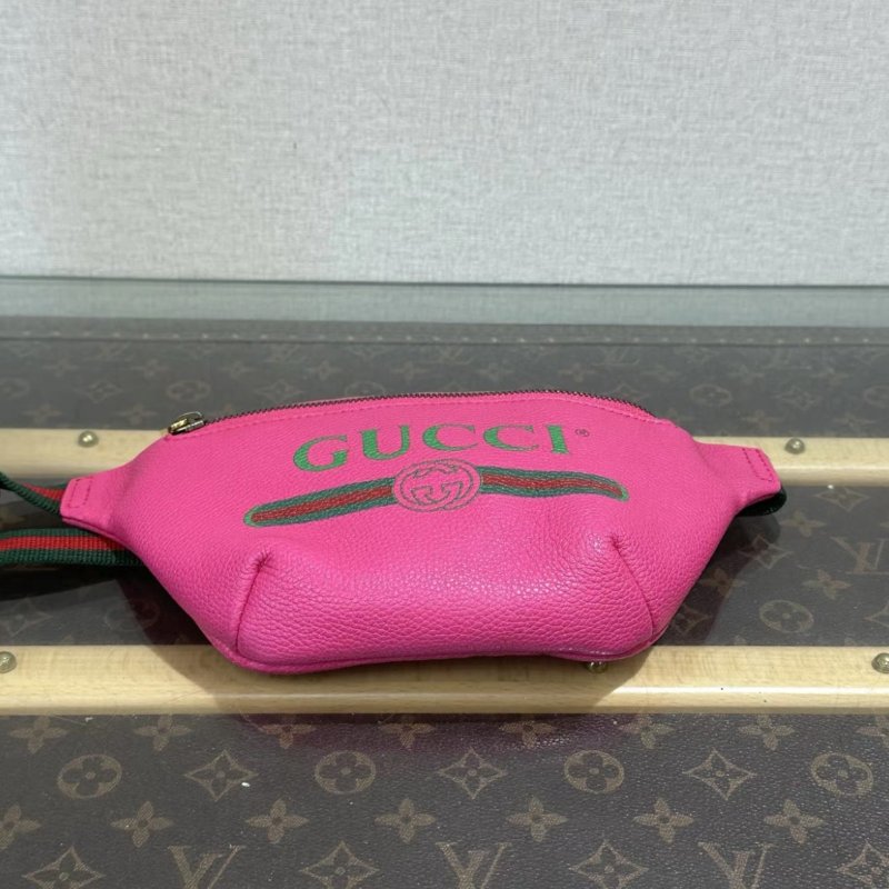 GUCCI 枚紅色金扣logo腰包胸包 98新27*13-2