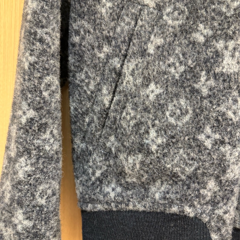 LV LOUIS VUITTON 老花連帽拉鏈披肩外套 羊毛-14
