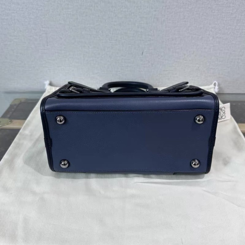 LOEWE 藍黑拼色銀扣手提斜背包25.5*22*13 98新配件:盒子塵袋-3