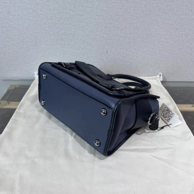 LOEWE 藍黑拼色銀扣手提斜背包25.5*22*13 98新配件:盒子塵袋-4