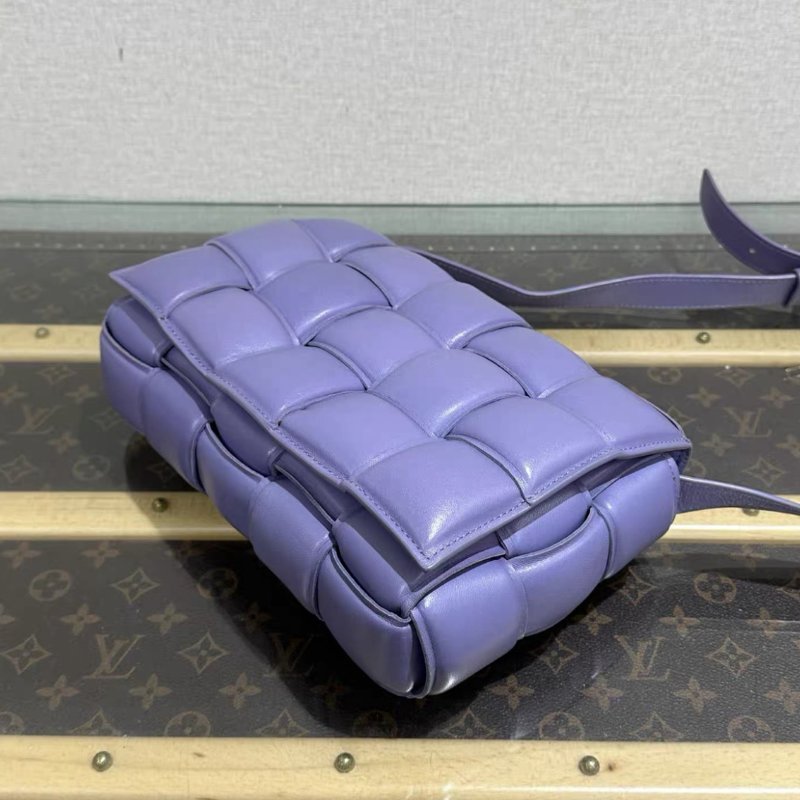 BV 紫色PaddedCassette銀扣肩背斜背枕頭包 26*18*8  98新配件塵袋-4