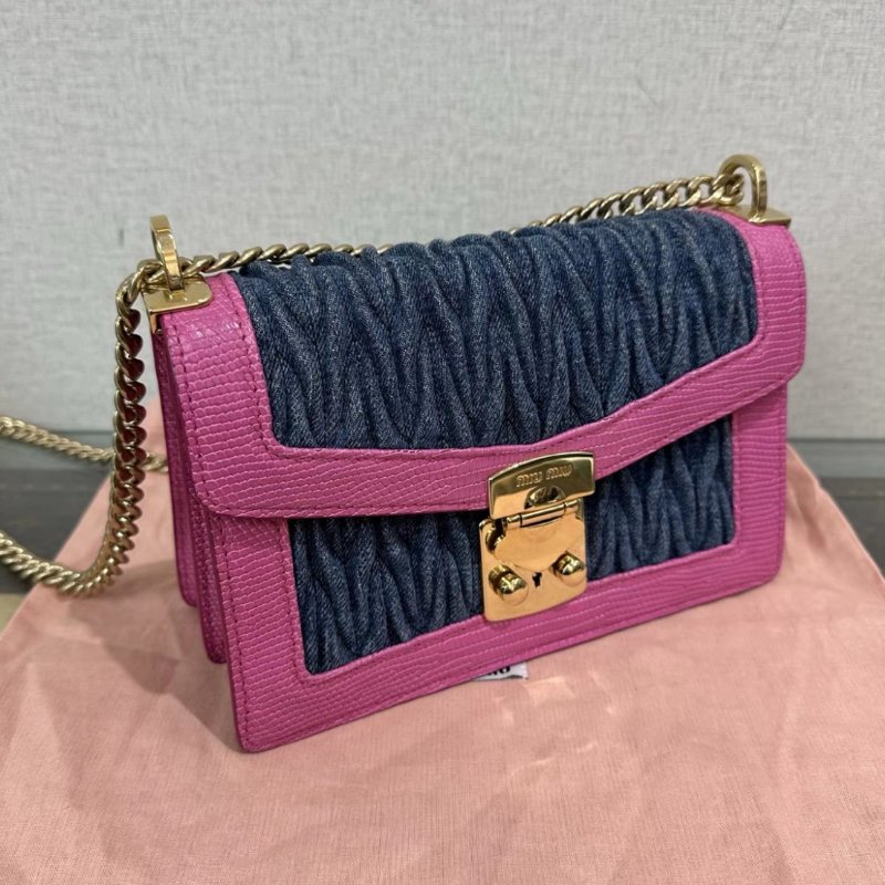 MIUMIU 牛仔拼粉色金扣皺摺肩背斜背包 22*14*7 99新配件塵袋-1