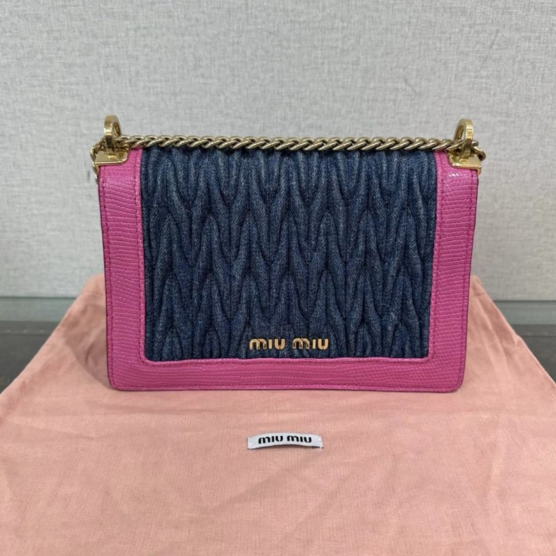 MIUMIU 牛仔拼粉色金扣皺摺肩背斜背包 22*14*7 99新配件塵袋-5