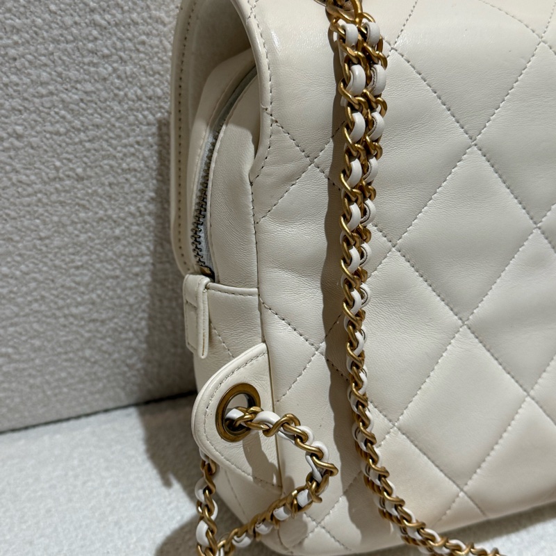 溫柔天花板CHANEL 23p Ado 奶白色金鍊雙肩後背包-9