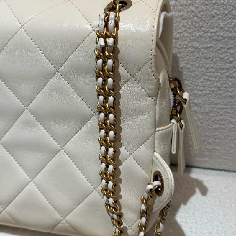 溫柔天花板CHANEL 23p Ado 奶白色金鍊雙肩後背包-10