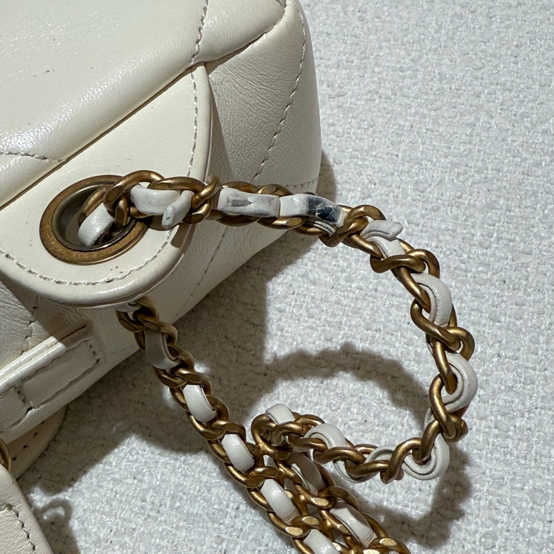 溫柔天花板CHANEL 23p Ado 奶白色金鍊雙肩後背包-32