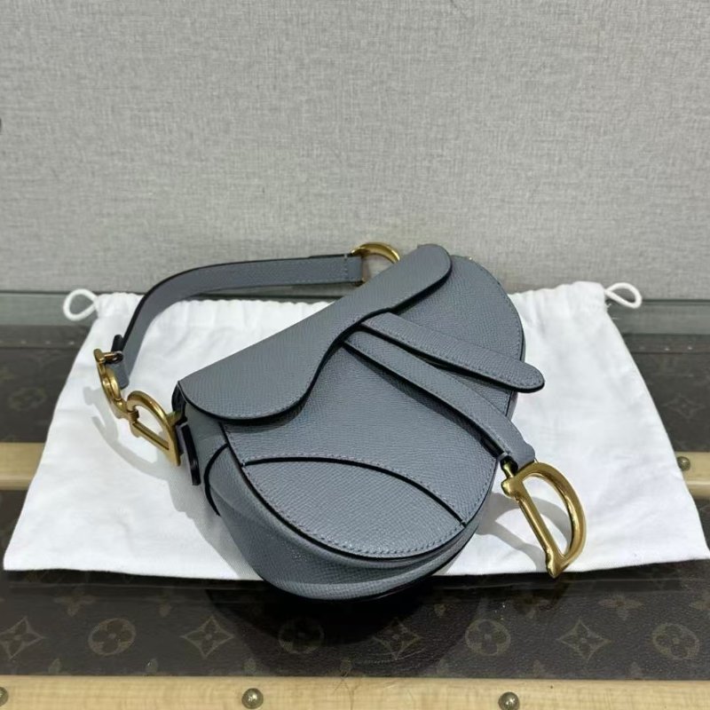 ✨DIOR 灰色金扣馬鞍手提斜背包19*15*6 98新配件塵袋-3