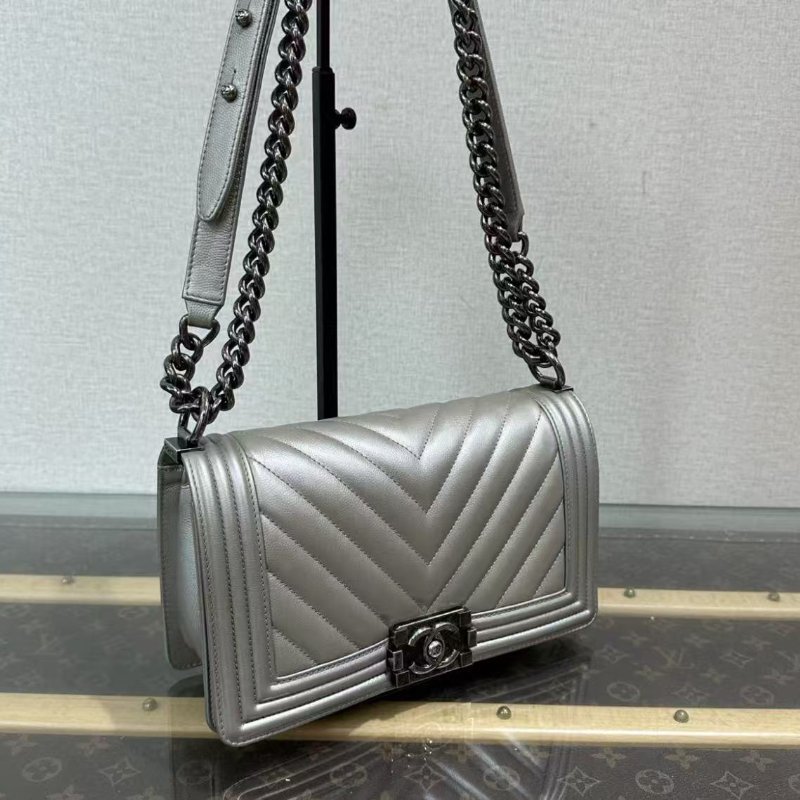 ✨CHANEL leboy銀扣V紋中號鍊條包25*14*7 98新配件塵袋保卡-1