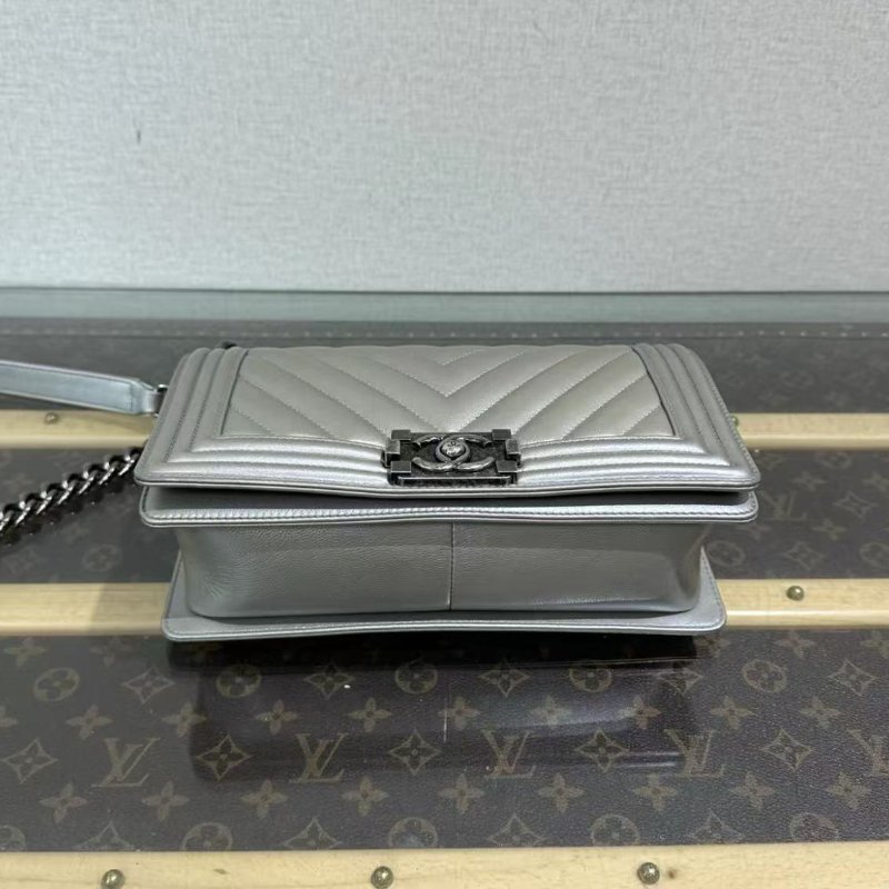 ✨CHANEL leboy銀扣V紋中號鍊條包25*14*7 98新配件塵袋保卡-4