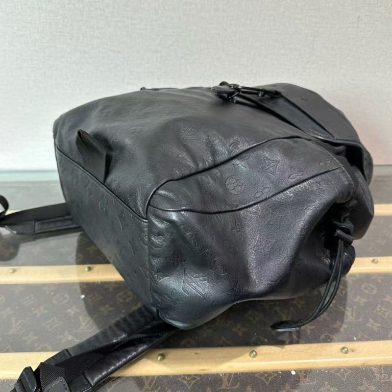 ✨LV 秀款全皮壓花抽繩後背包 30*38*15 98新配件塵袋-5