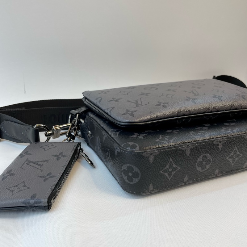 LV黑灰原花Trio郵差包 M69443-6