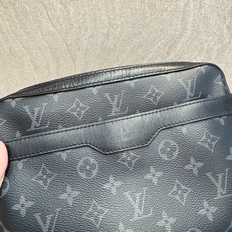 LV黑灰原花Trio郵差包 M69443-10