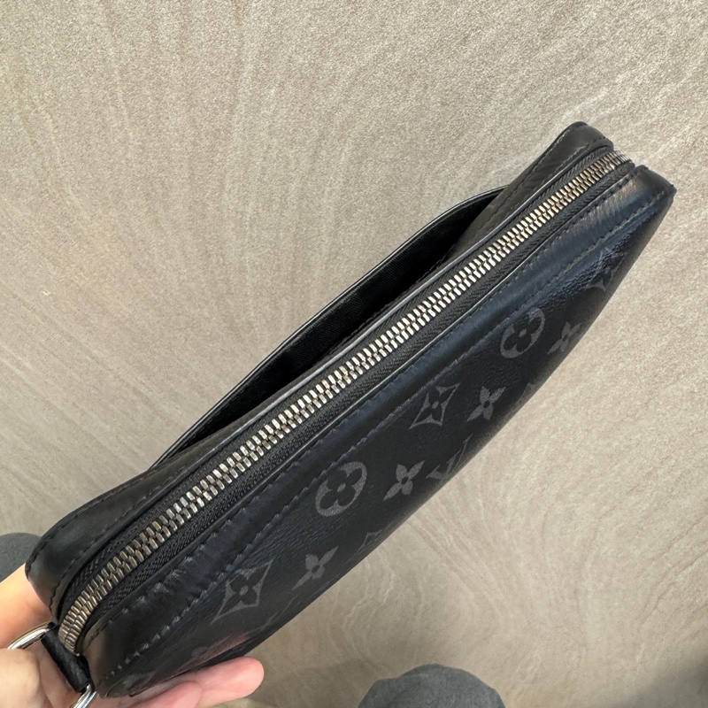 LV黑灰原花Trio郵差包 M69443-18