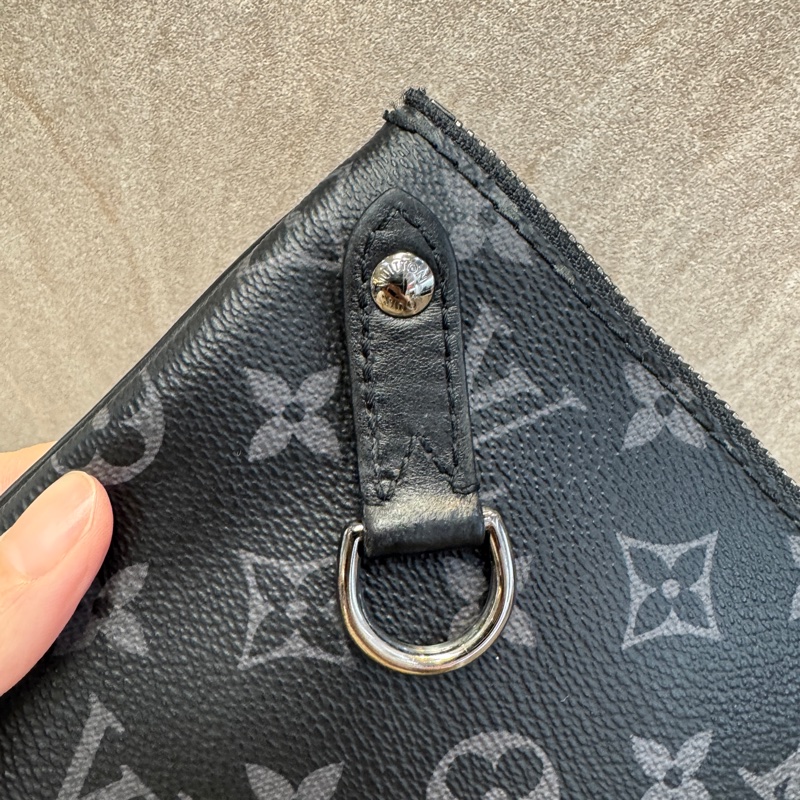 LV黑灰原花Trio郵差包 M69443-20