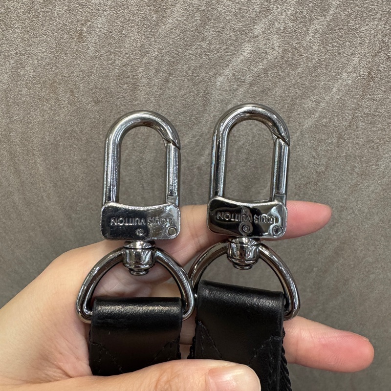 LV黑灰原花Trio郵差包 M69443-23