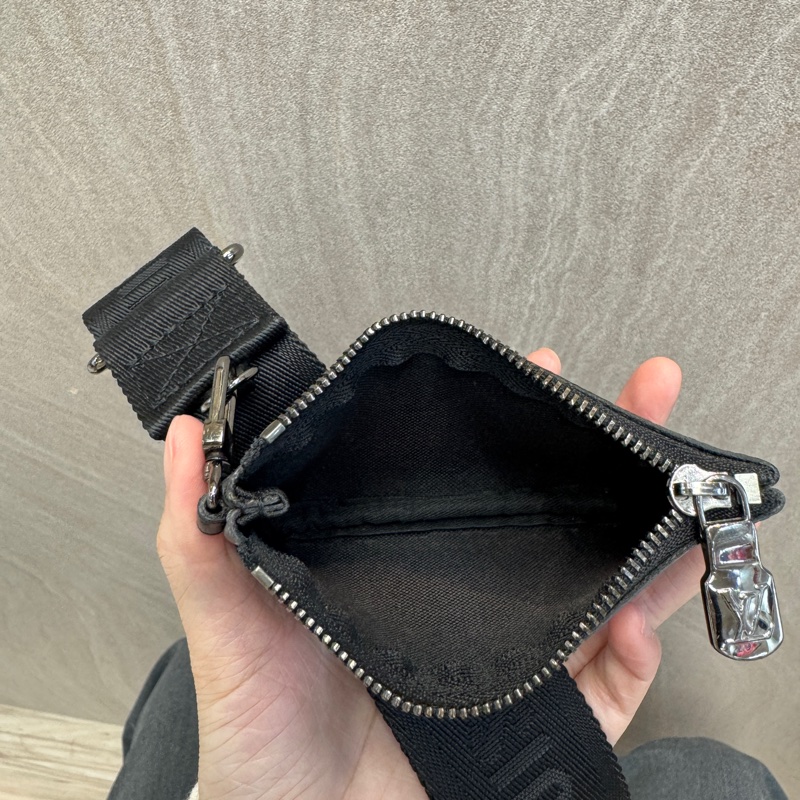 LV黑灰原花Trio郵差包 M69443-24