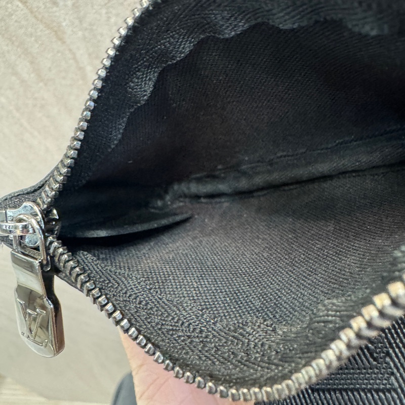 LV黑灰原花Trio郵差包 M69443-26