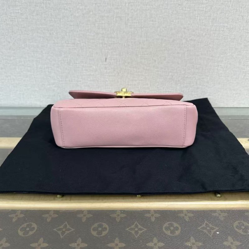 CHANEL 粉金牛皮郵差包 21*17*6 99新 配件塵袋購證保卡-4