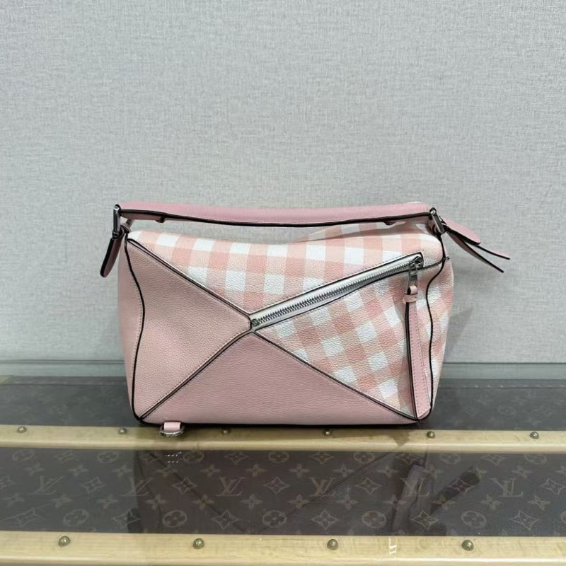 LOEWE 拼圖中號粉色銀扣肩背斜背包 28*18*12 98新配件塵袋-2