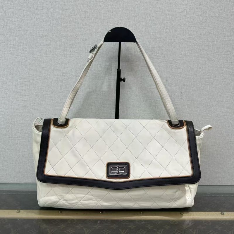 CHANEL 熊貓色2.55銀扣元寶肩背斜背包 38*19*12 98新配件塵袋-0