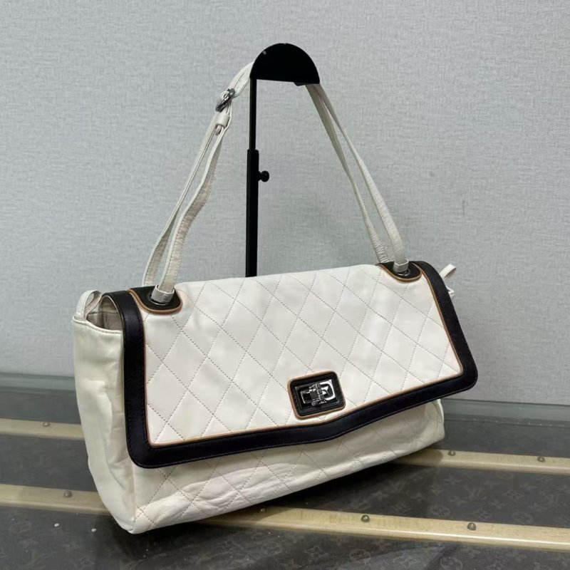 CHANEL 熊貓色2.55銀扣元寶肩背斜背包 38*19*12 98新配件塵袋-1