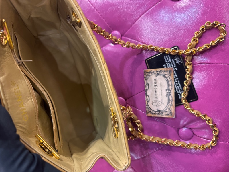 Chanel 奶茶金釦肩背包/王吉娜古董精品-3