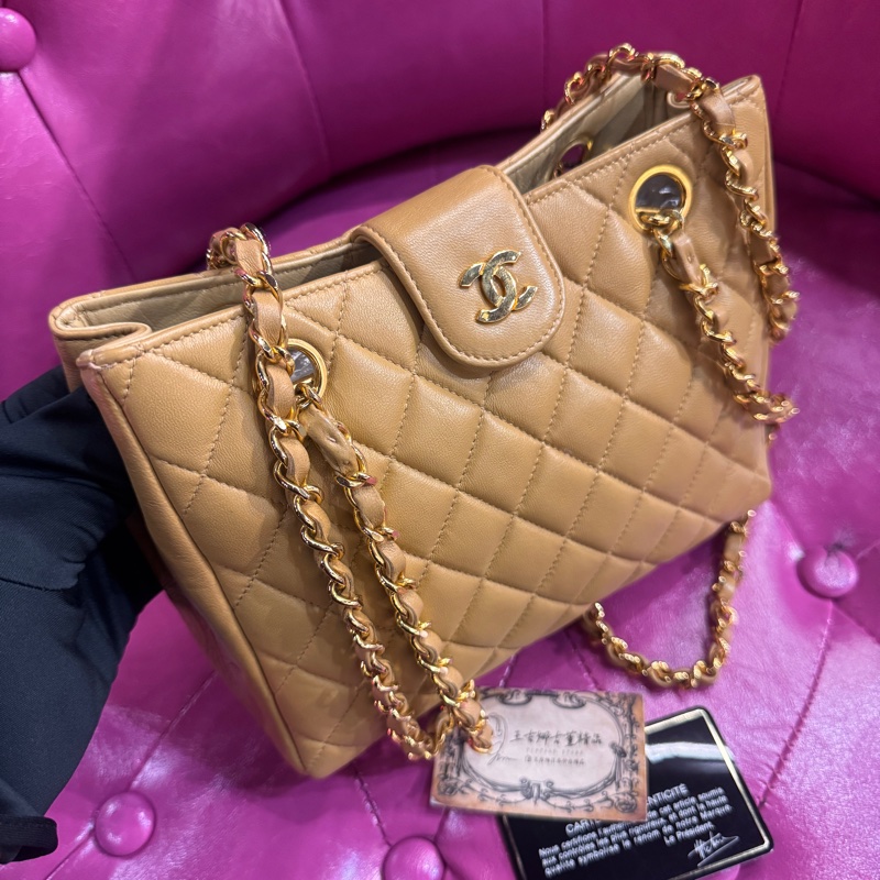 Chanel 奶茶金釦肩背包/王吉娜古董精品-5