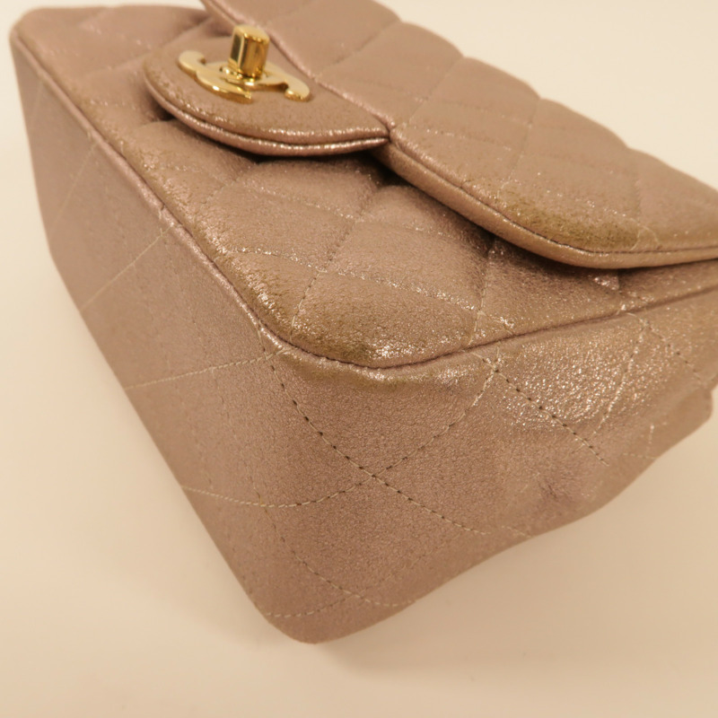 CHANEL 羊皮皮革Mini Classic 17金扣肩背袋-11