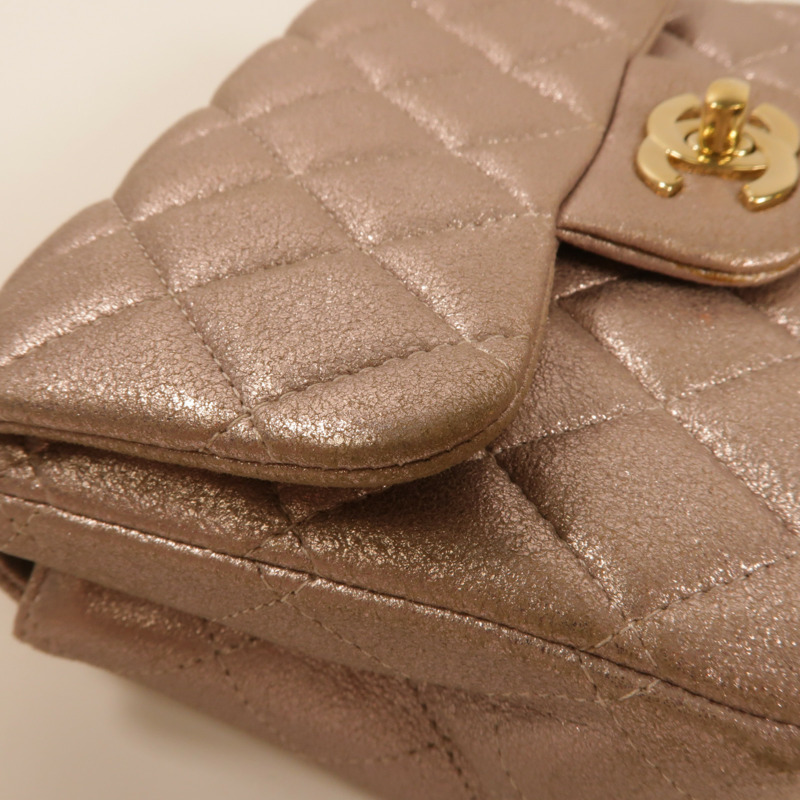 CHANEL 羊皮皮革Mini Classic 17金扣肩背袋-14