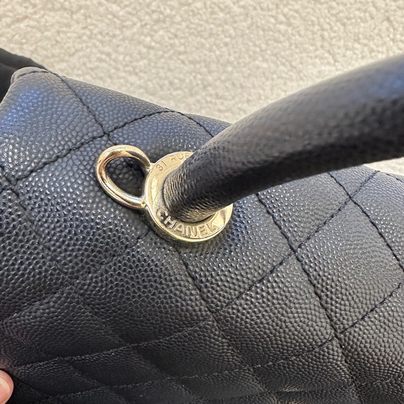 Chanel香奈兒 cocohandle中號黑色荔枝牛皮包，-20