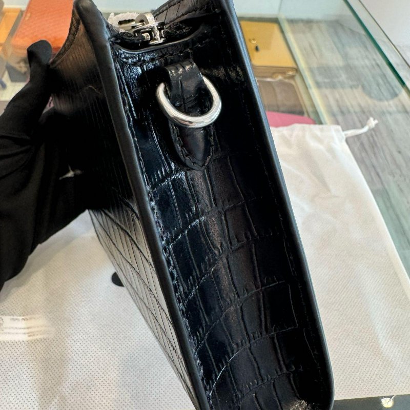 *SHIHNA名牌精品*Coach 黑色鱷魚紋鍊條小款斜背包-3