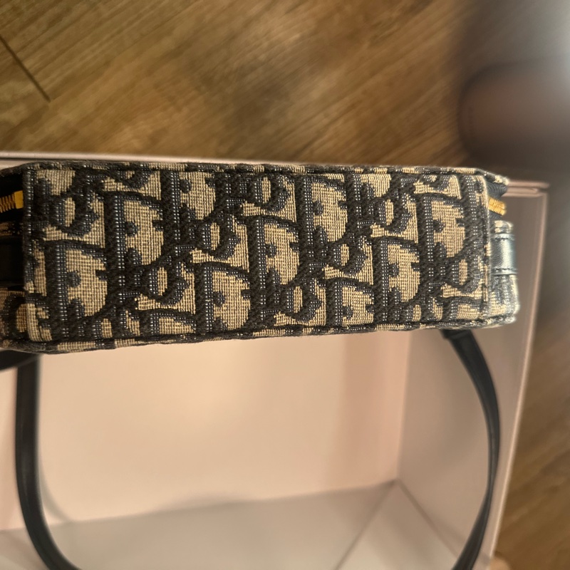 30MONTAIGNE POUCH CANVAS方型手提肩背包-11