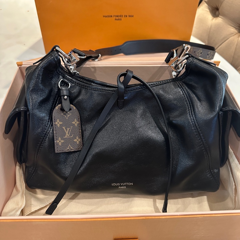 Louis Vuitton LV CarryAll cargo vibe PM 黑武士-1