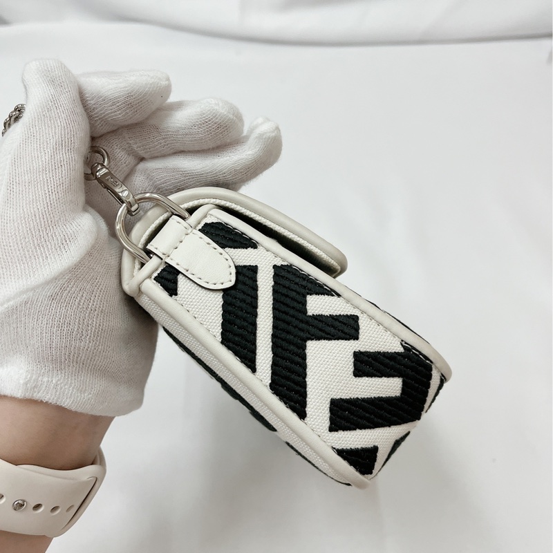 莉亞精品♡ Fendi 黑白法棍包 九新美包-6
