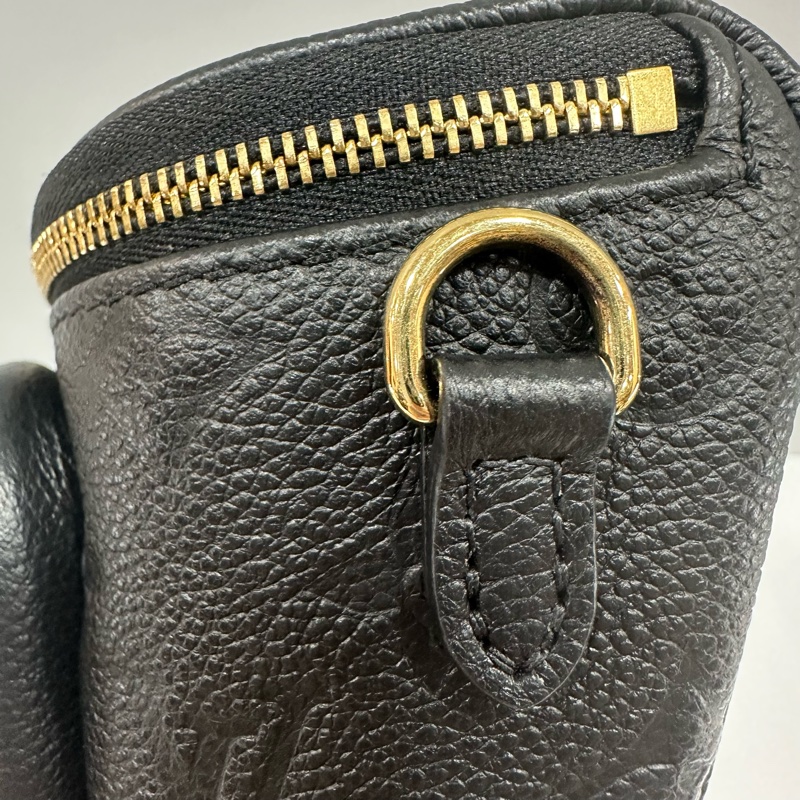 LV m46917 黑色牛皮壓紋金鏈斜背包 Mini bumbag-13