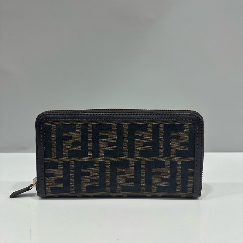 fendi 8m0024 深咖啡老花拉鍊長夾-1