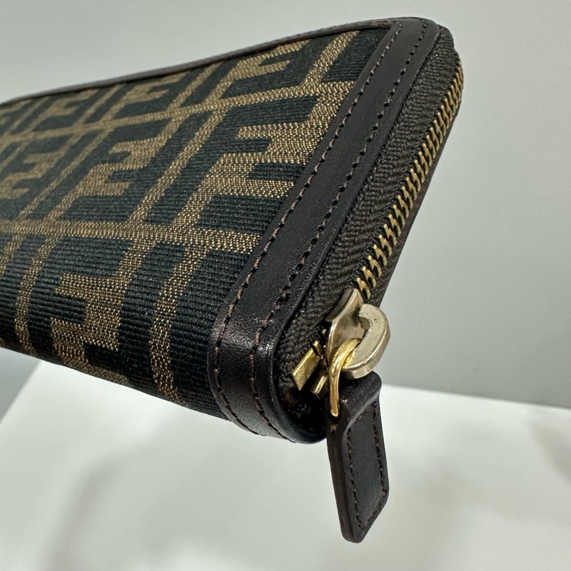 fendi 8m0024 深咖啡老花拉鍊長夾-4