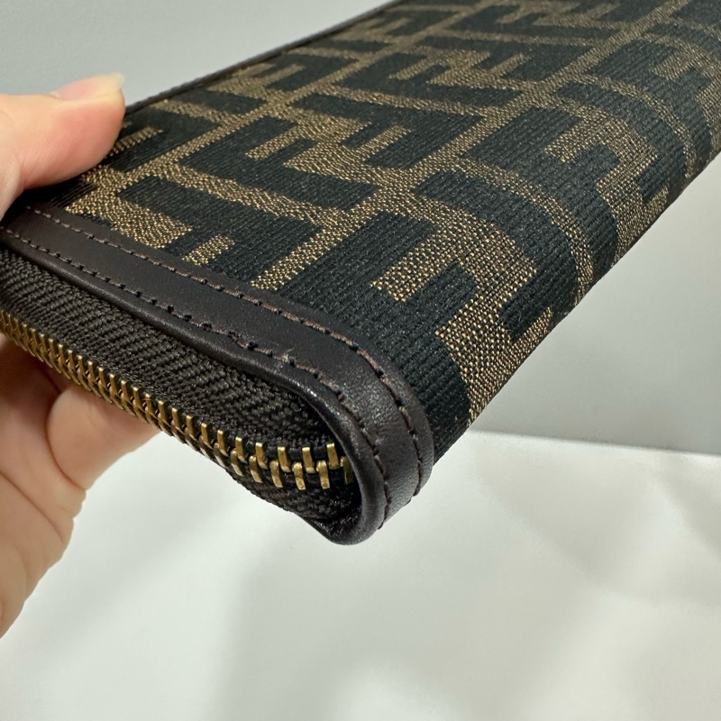 fendi 8m0024 深咖啡老花拉鍊長夾-5