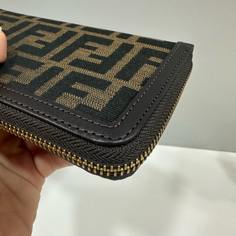 fendi 8m0024 深咖啡老花拉鍊長夾-6
