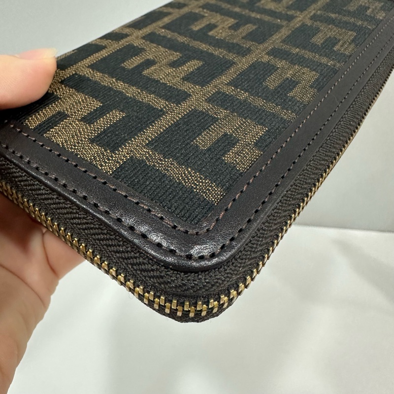 fendi 8m0024 深咖啡老花拉鍊長夾-7