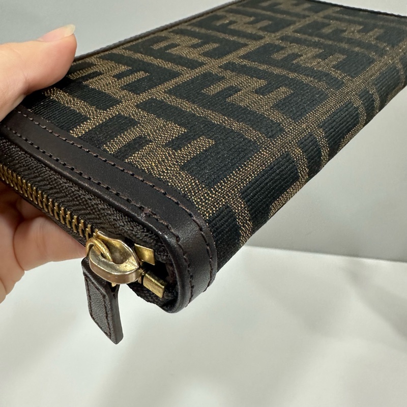 fendi 8m0024 深咖啡老花拉鍊長夾-9