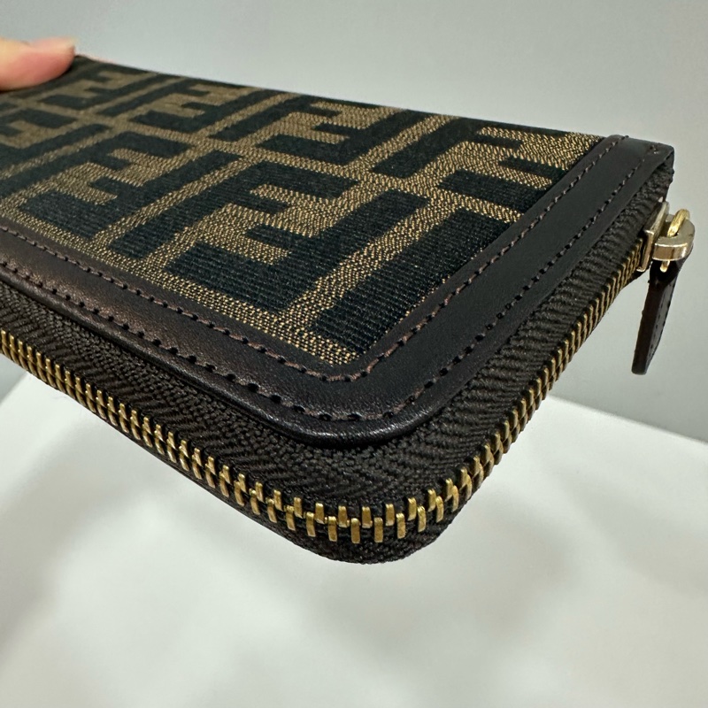 fendi 8m0024 深咖啡老花拉鍊長夾-11