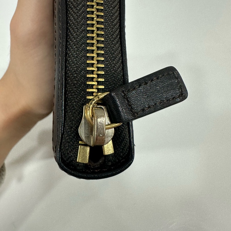 fendi 8m0024 深咖啡老花拉鍊長夾-14