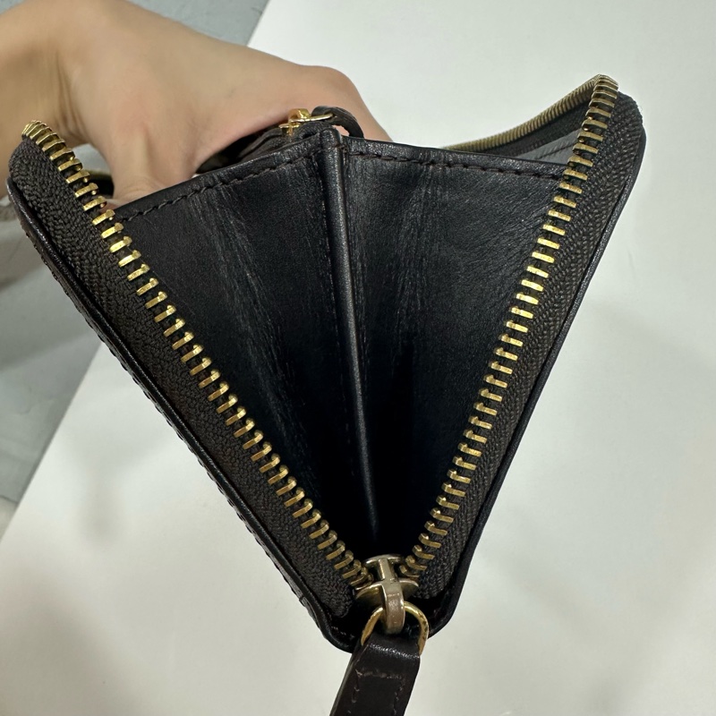fendi 8m0024 深咖啡老花拉鍊長夾-25