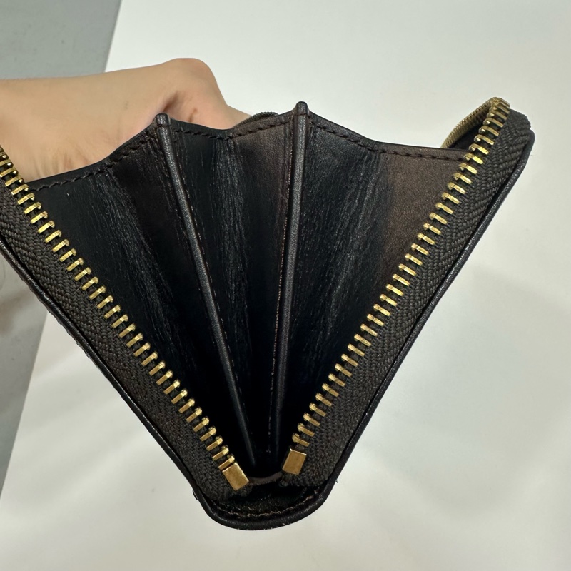 fendi 8m0024 深咖啡老花拉鍊長夾-26