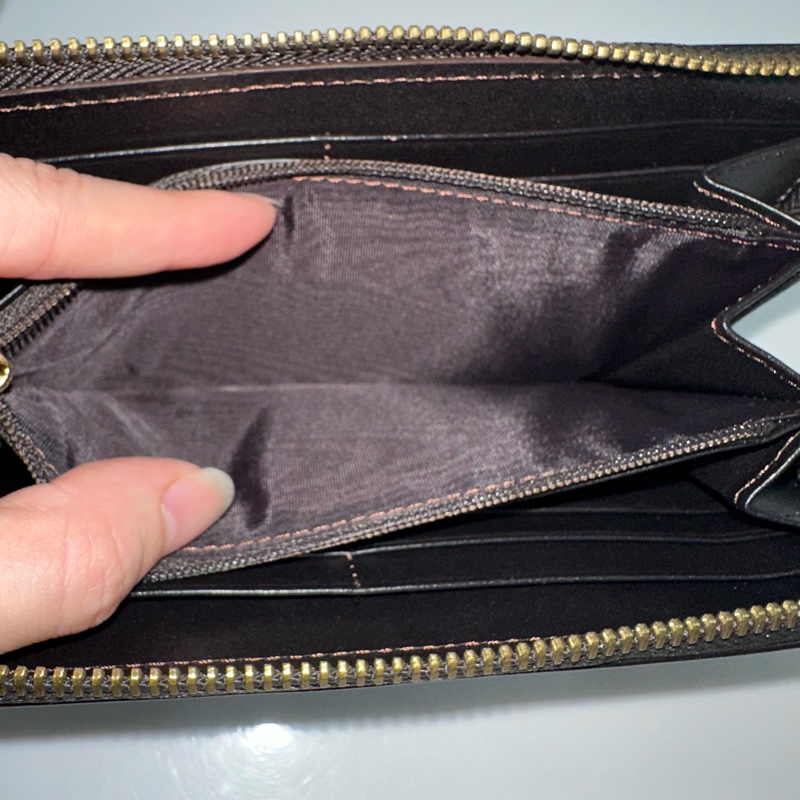 fendi 8m0024 深咖啡老花拉鍊長夾-29