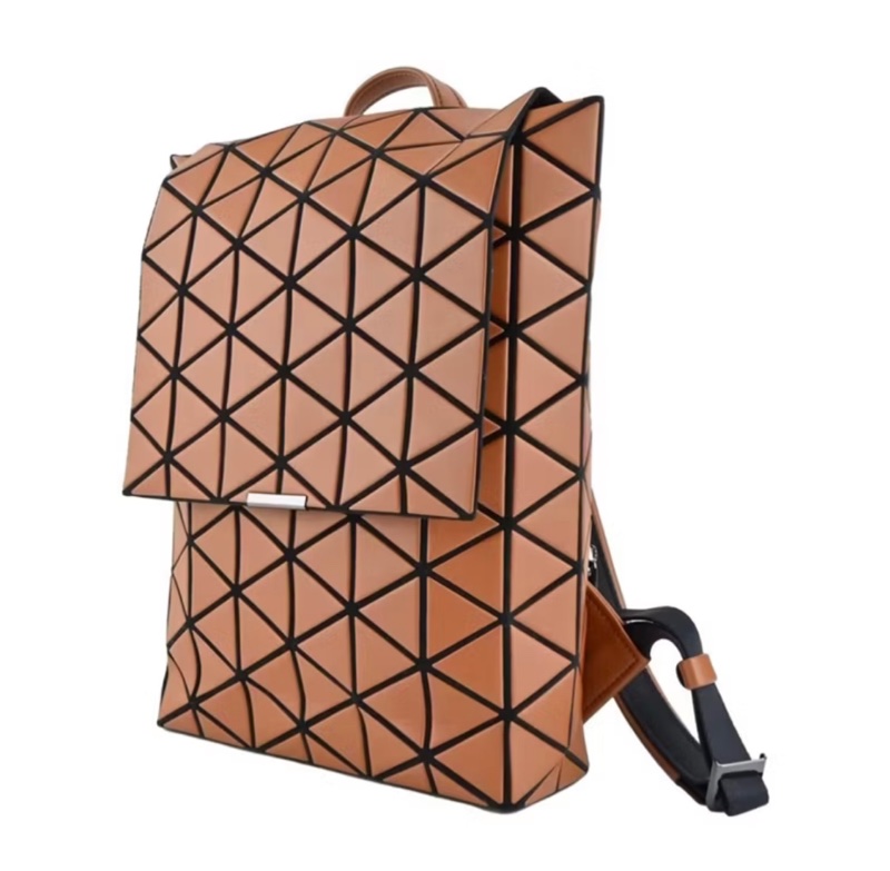 ISSEY MIYAKE BAOBAO 霧面皮質翻蓋後背包-0