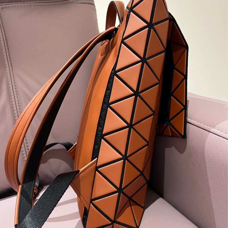 ISSEY MIYAKE BAOBAO 霧面皮質翻蓋後背包-2