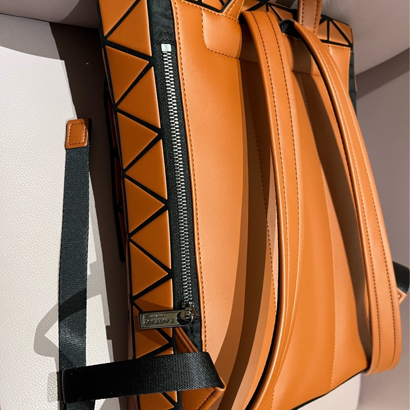 ISSEY MIYAKE BAOBAO 霧面皮質翻蓋後背包-4