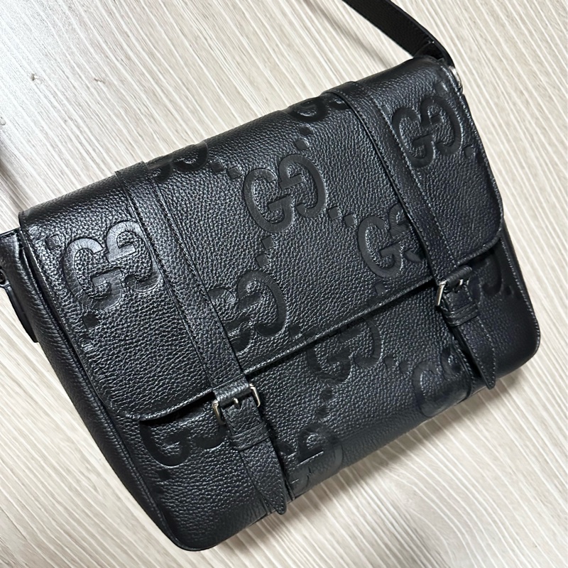 GUCCI Jumbo GG 760234黑色壓紋皮革側肩背郵差包-5